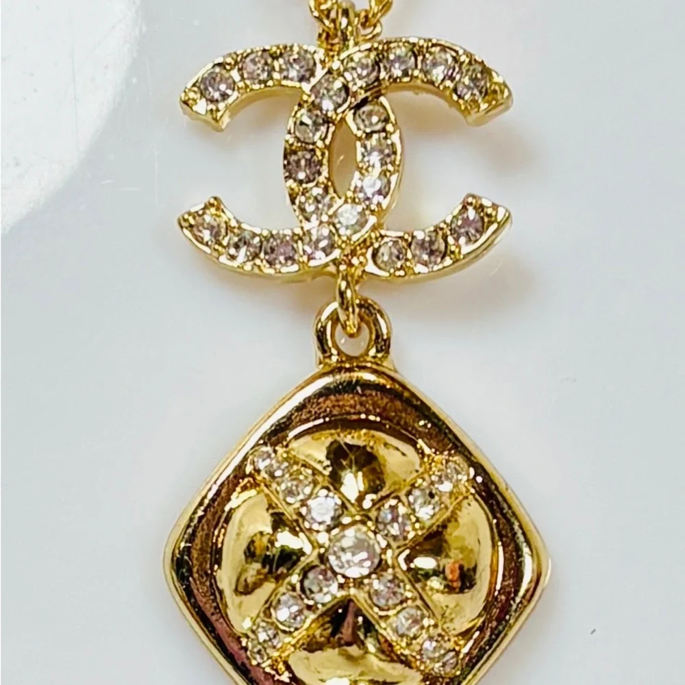A-1FN-9: NECKLACE: Gold-Tone Monogram w/Rhinestone Pendant, NWOT